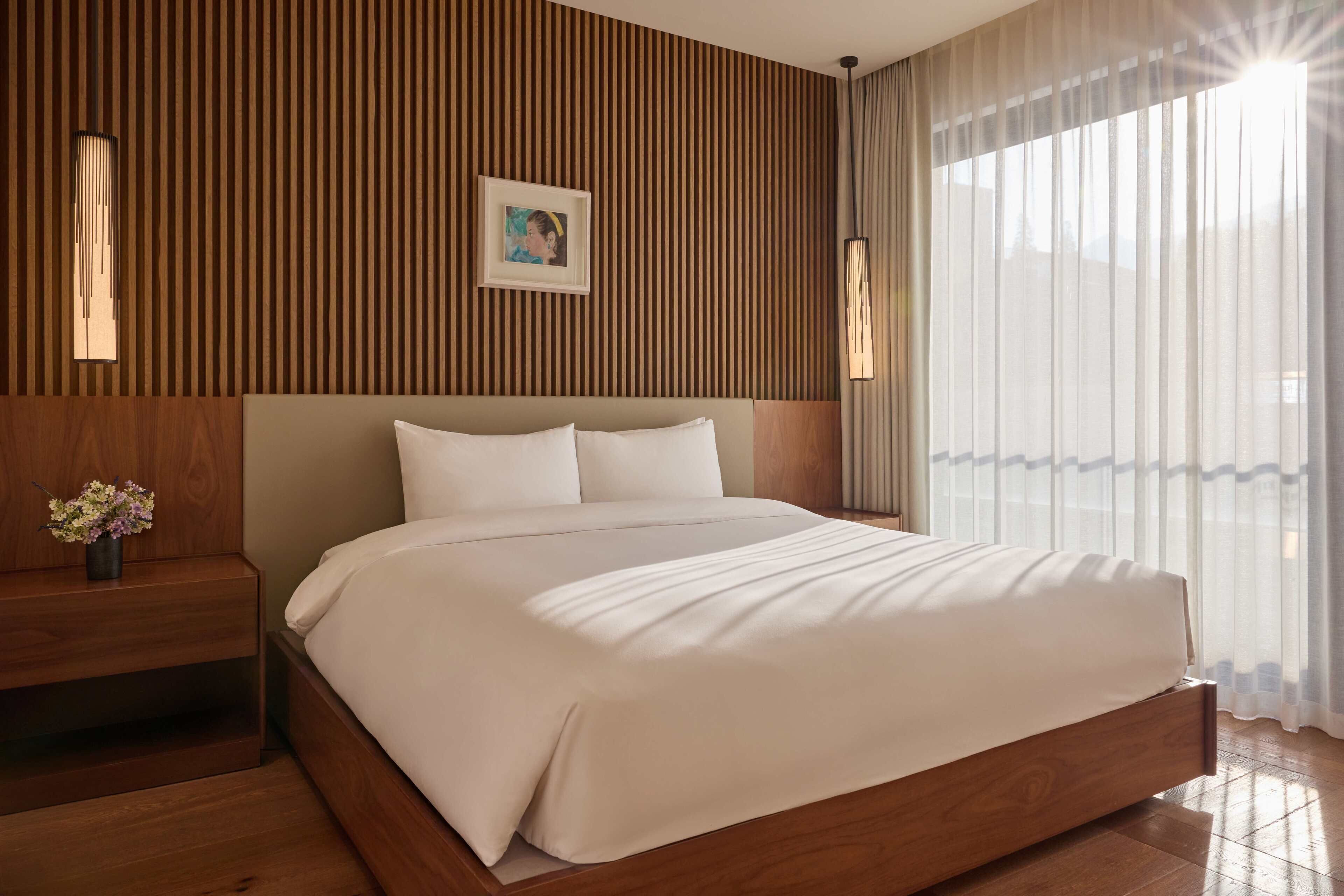 Timber (Based on 2 Guests, Extra person fee KRW 33,000 on site) | Seprai premium, didekorasi berbeda-beda, dan tirai kedap cahaya