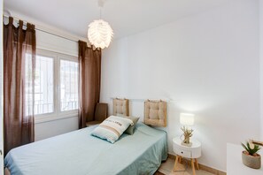 2 bedrooms, iron/ironing board - STA BARBARA 27 Roses (Rosas / Roses)