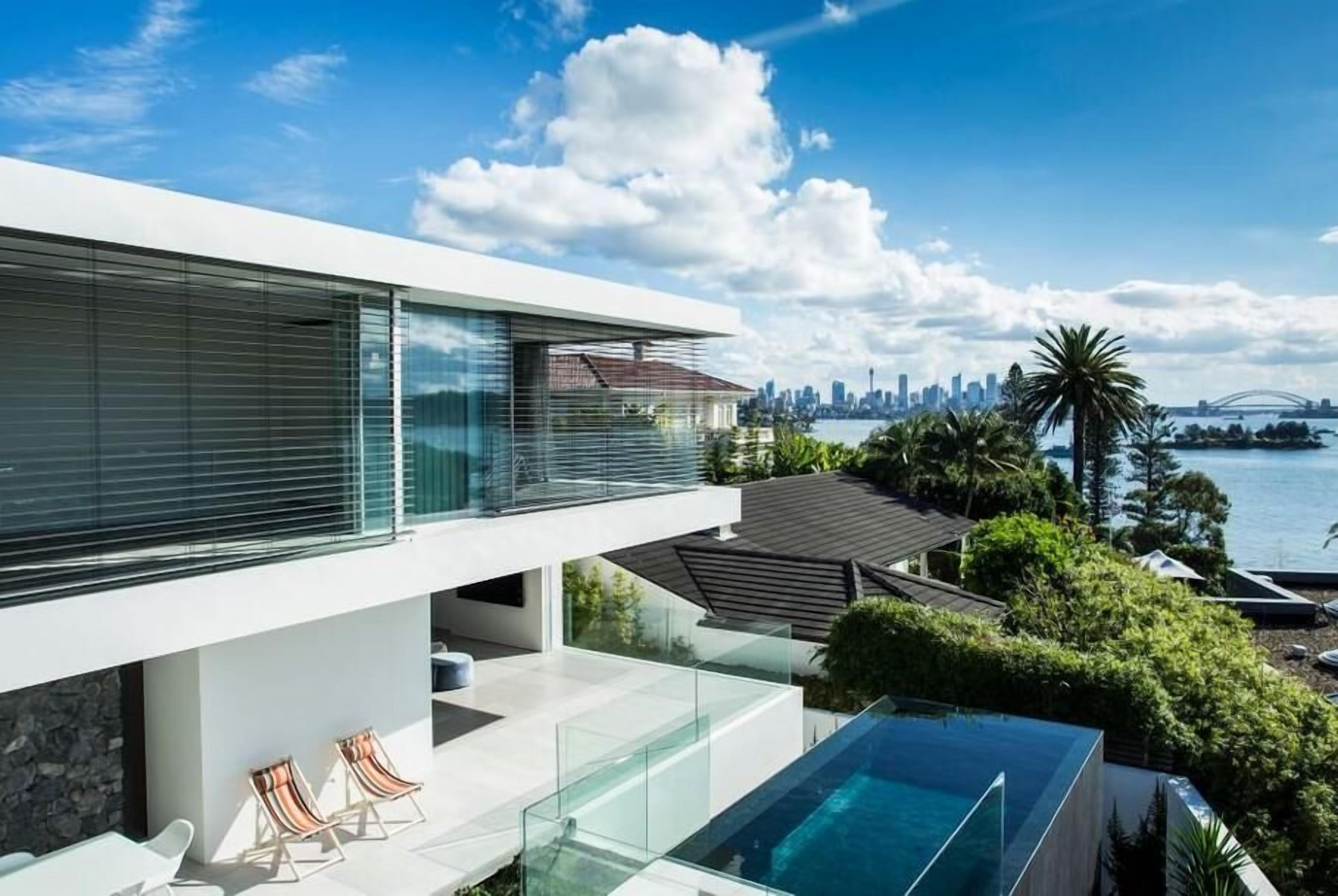 FIT FOR A QUEEN LUXURY VILLA - hosted by : L'Abode Accommodation