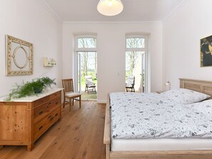 4 slaapkamers, reisbedje