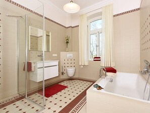 Dusche, Seife, Toilettenpapier