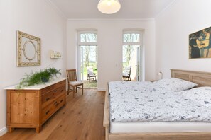 4 Schlafzimmer, Reisekinderbett
