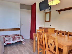 1 quarto, Wi-Fi de cortesia, roupa de cama