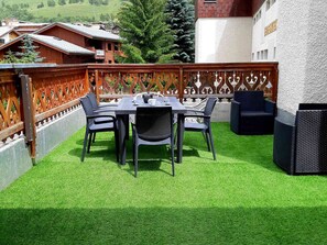 Outdoor dining - 3-room apartment with terrace, near slopes for 6 people (Mont-de-Lans)