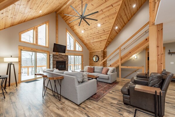 Smart-TV, Kamin, DVD-Player