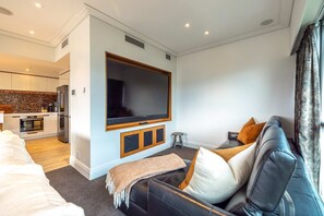 Fernseher, Stereoanlage, Arbeitsbereiche