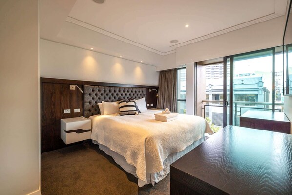 3 habitaciones, tabla de planchar con plancha, wifi y ropa de cama