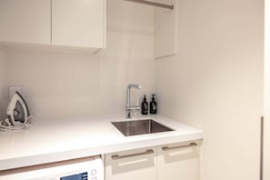 Refrigerador, microondas, horno, placa de cocina