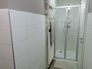 Shower, hair dryer, towels, soap - Vacation apartment/holiday home for up to 5 people (children under 6 free of charge) (Clausthal-Zellerfeld)
