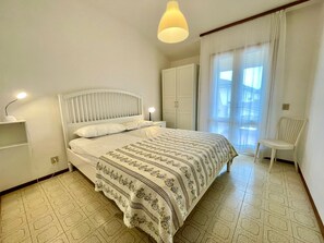3 bedrooms - Amazing villa with private garden (Porto Santa Margherita)