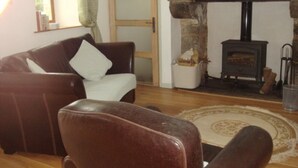 Unclassified image, 5 of 32, button - Captivating 2-bed House With log Burner in Kerien (Kerien)