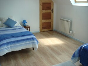 2 chambres, fer et planche à repasser, Wi-Fi gratuit, draps fournis