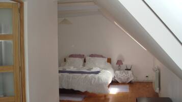 Maison, plusieurs lits | 2 chambres, fer et planche Ă repasser, Wi-Fi gratuit, draps fournis