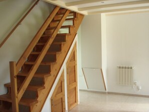 Maison, plusieurs lits | Intérieur
