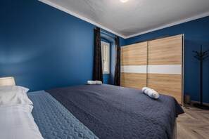 1 slaapkamer, een kluis op de kamer, een strijkplank/strijkijzer