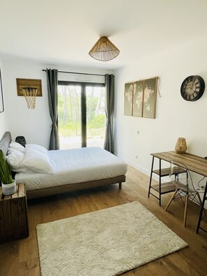 5 slaapkamers, een strijkplank/strijkijzer, reisbedje, gratis wifi