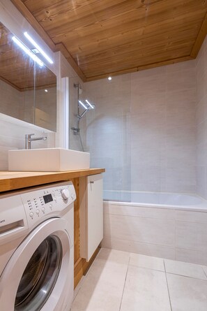 Studio, Ensuite (Vue sur Montagne - 8G) | Bathroom