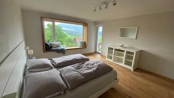 3 Schlafzimmer, Zimmersafe, Bügeleisen/Bügelbrett, Reisekinderbett