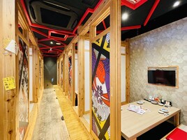 Se sirven cenas y cocina japonesa