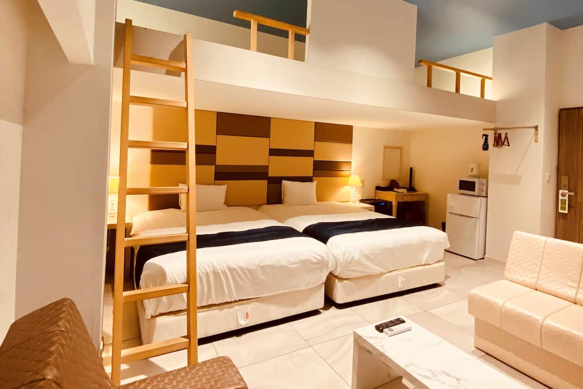 executive twin room, non smoking (c) | 1 bedroom, desk, iron/ironing board, free wifi