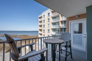 Property grounds - Recently renovated Midtown Location with Magnificent Bay Views and Sunset (Ocean City)