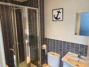 House, Multiple Beds | Bathroom