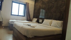 Deluxe Double Room | WiFi (free), bed sheets - Hotel Sarah inn (Mumbai)