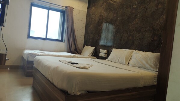 Deluxe Double Room | Free WiFi, bed sheets
