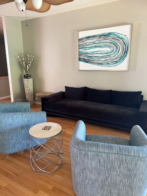 Téléviseur connecté, table de ping-pong