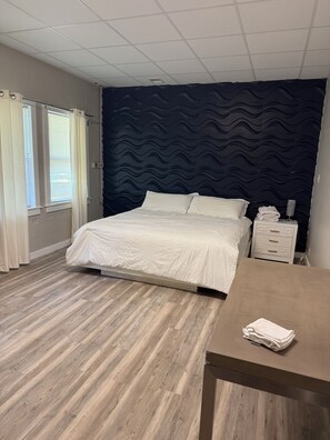 6 bedrooms, in-room safe, desk, iron/ironing board
