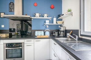 Réfrigérateur, micro-ondes, four, lave-vaisselle