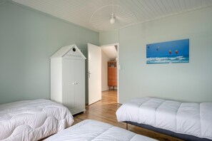 4 bedrooms, iron/ironing board, free WiFi