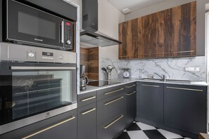 Réfrigérateur, micro-ondes, four, lave-vaisselle