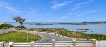 Family house with sea view in Assérac