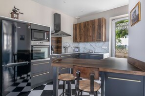 Réfrigérateur, micro-ondes, four, lave-vaisselle