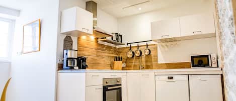 Fridge, microwave, oven, dishwasher