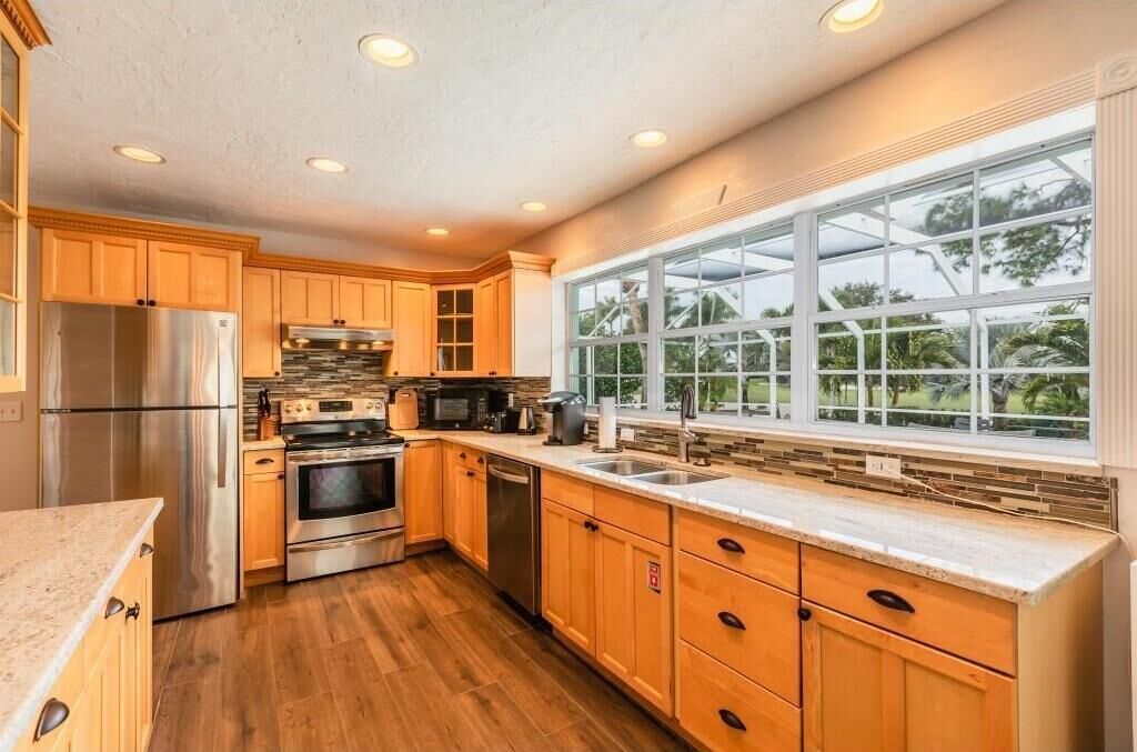 冰箱、微波炉、烤箱、炉灶