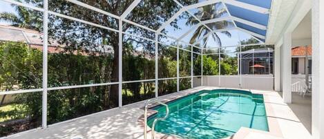 Piscine extérieure, piscine chauffée