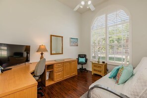 3 bedrooms, desk, free WiFi, bed sheets