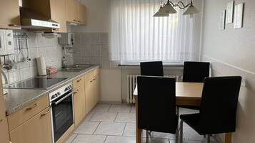 Fridge, microwave, oven, coffee/tea maker