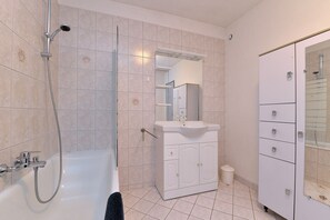 Badewanne, Haartrockner