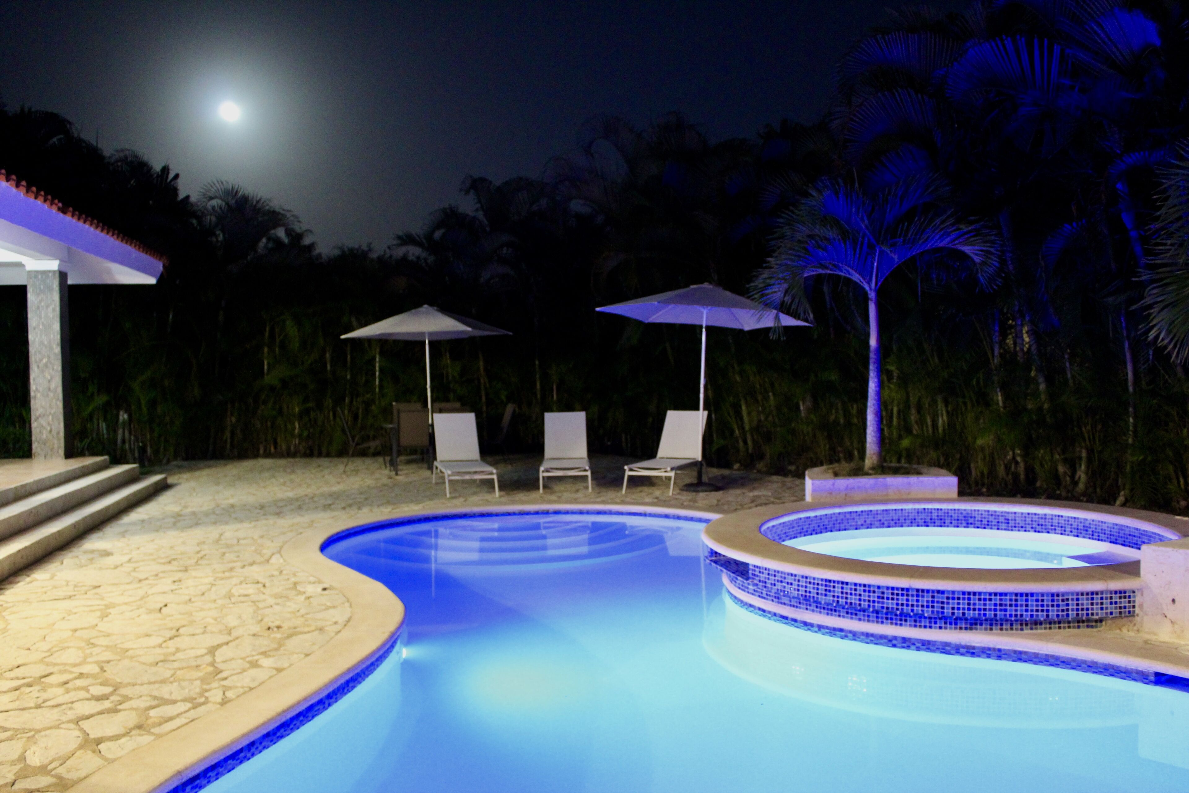 Piscina all'aperto, una piscina riscaldata