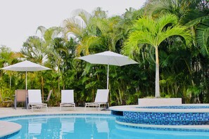 Outdoor pool, a heated pool - Villa in guavaberry (Playa Juan Dolio)