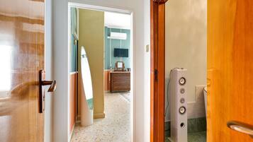 Zimmer | Badezimmer | Dusche, Haartrockner