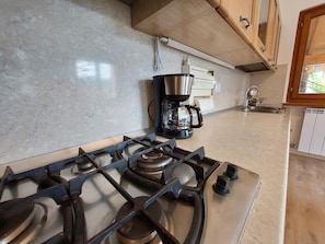 Kühlschrank, Mikrowelle, Ofen, Geschirrspüler