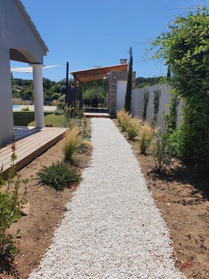 المنطقة المحيطة بالمنشأة