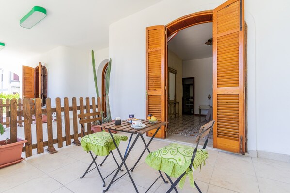 Sudah termasuk sarapan prasmanan setiap hari