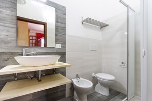 Kamar | Kamar mandi | Shower dan pengering rambut