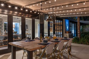 Outdoor dining - The Riverside – Moroccan Chic Resort Retreat (Palm Springs)