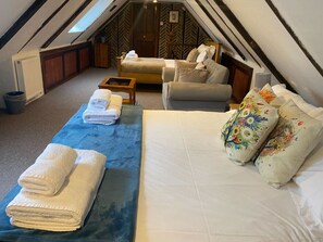 2 bedrooms, desk, iron/ironing board, free WiFi - Dyke Farm Barn - Rural I Quiet I Pet Friendly (Poynings)